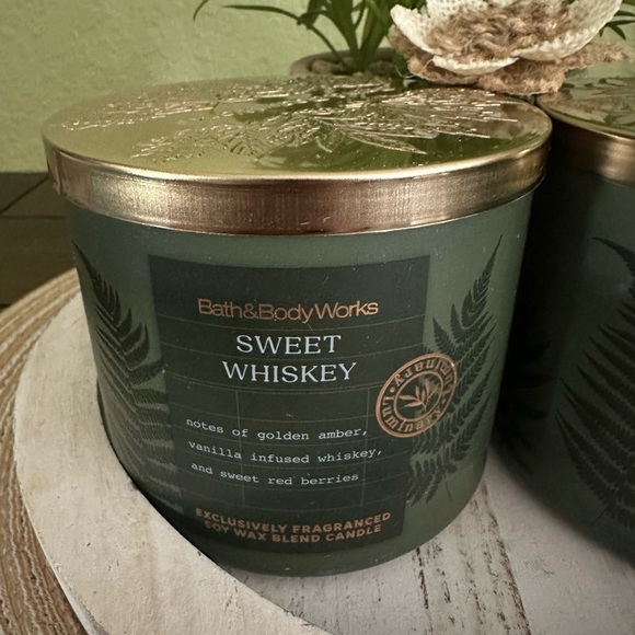 Bath & Body Works Sweet Whiskey Candle Bundle- Green - Picture 2 of 5